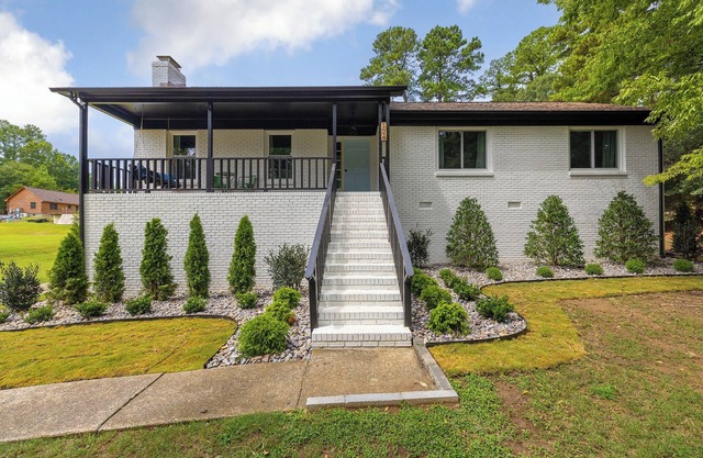 Private Pool-5miles to Carowinds-Newly Renovated-Quiet Neighborhood-Huge Deck