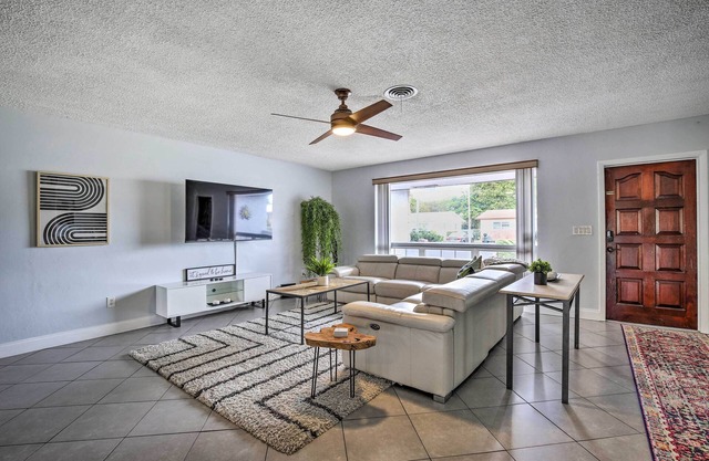 Private Pool & Dock: Coconut Creek Home!