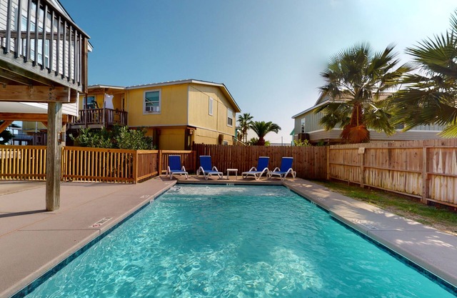 Private Pool, Golf Cart Included, Boat Parking, Pet Friendly