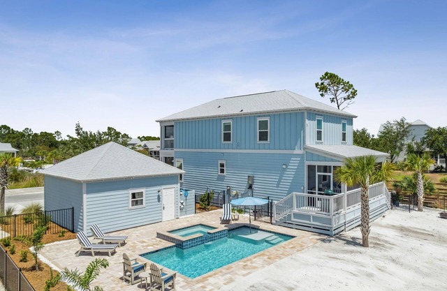 Private Pool & Hot Tub, close to restaurants, ice cream, beach, boardwalk & bars