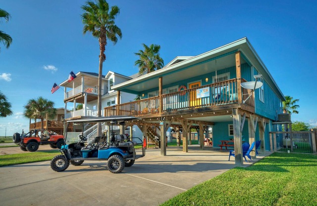 Private Pool, Large Yard, Game Room, Balcony | South By Sunkissed by Avantstay