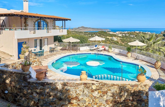 Private Pool ★ Modern renovated villa ★ Seaview & BBQ