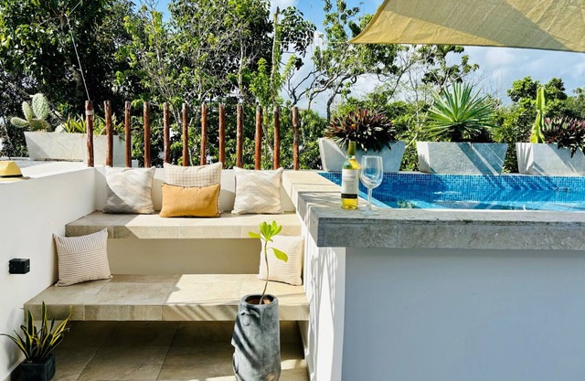 ✩ Private Rooftop Pool ✩ Bike to Ruins or Beach ✩