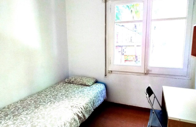 Private room (1) near the University with large terrace of 150 m2.