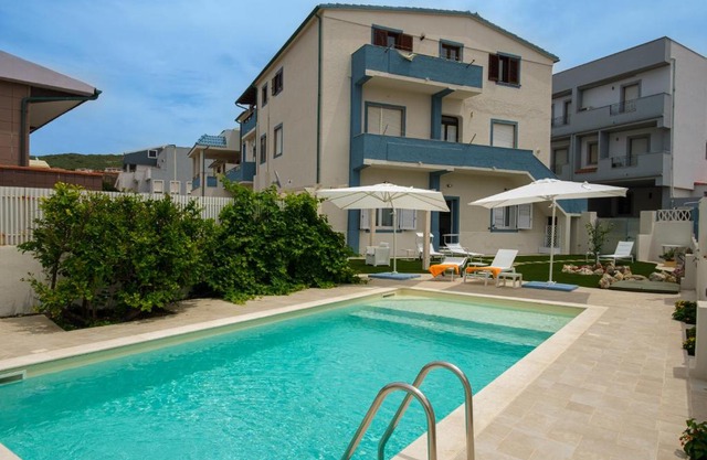 Private room and pool in the beach free wi-fi