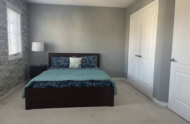 Private Room in South Barrie (For Females Only)