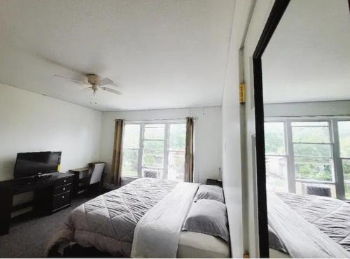 Private Room Near to Downtown Churchill Downs UofL Airport &Kentucky Expo Center