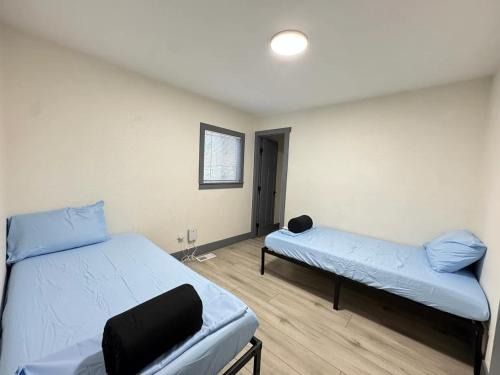 Private Rooms near Downtown Denver and Lake Room 3