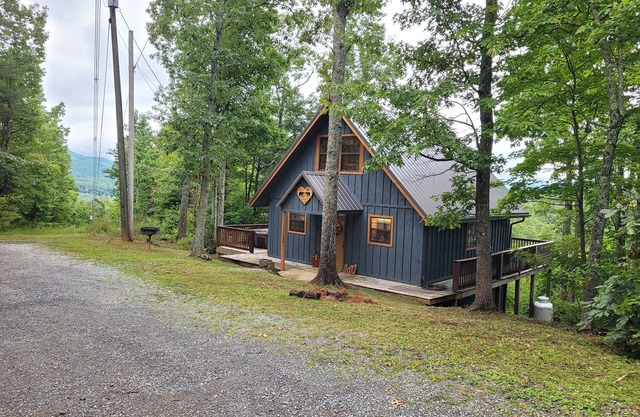 Private & Secluded w/Beautiful Views Sunsets ~Hot Tub
