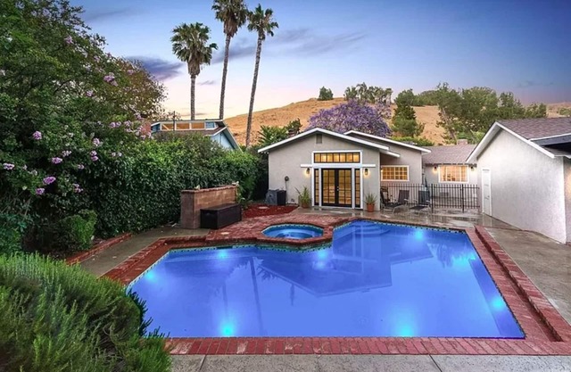Private serene retreat with pool in Los Angeles near Burbank and all studios!