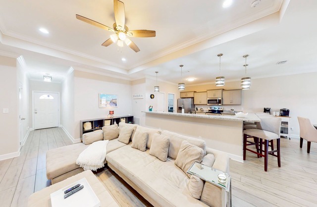 Private snowbird-friendly home with enclosed yard, patio, grill & washer/dryer