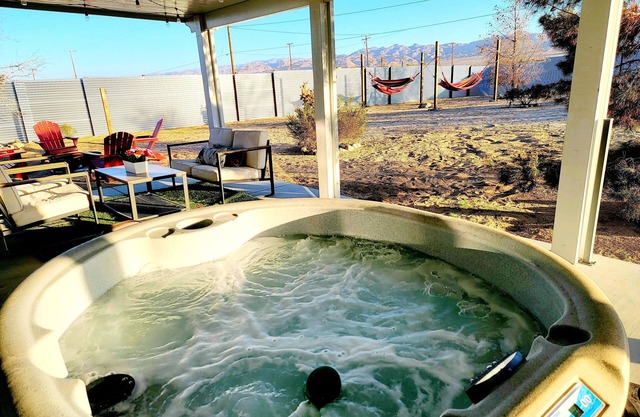 Private stargazing retreat with Firepit/Views/Spa/King bed