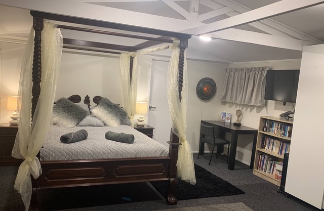 Private Studio with Hot Spring spa & infrared sauna