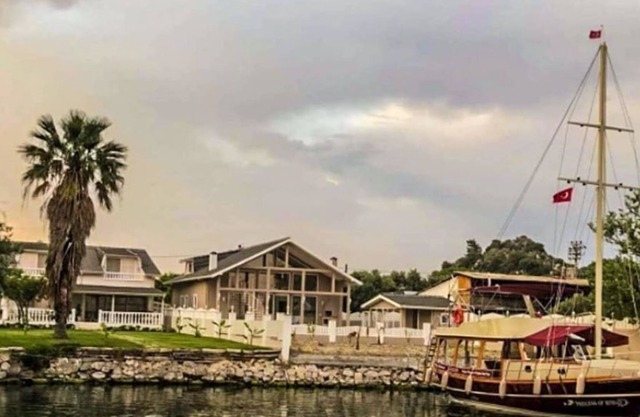 Private villa in Dalyan by the river