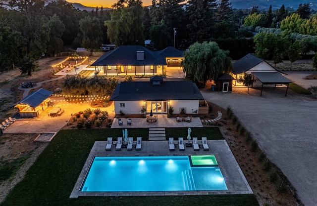 Private Villa on 4.3 Acre Estate Pool + Hot Tub + Yoga Room Close to Sonoma DT