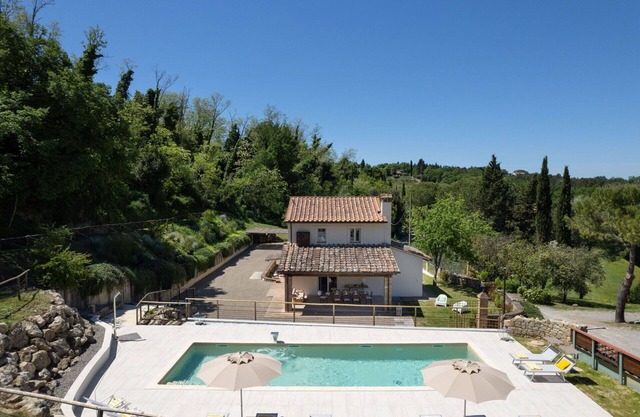 Private Villa with A/C, private pool, WIFI, TV, patio, panoramic view, close to San Gimignano