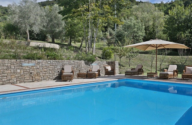 Private Villa with A/C, WIFI, private pool, TV, patio, panoramic view, parking, close to Lucca
