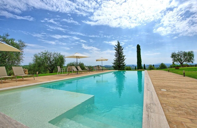 Private Villa with A/C, private pool, WIFI, sauna, TV, panoramic view, close to Montepulciano