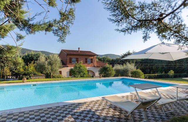 Private Villa with private pool, A/C, WIFI, TV, patio, pets allowed, parking, close to Cortona
