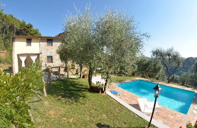 Private Villa with private pool, WIFI, TV, pets allowed, panoramic view, parking, close to Lucca