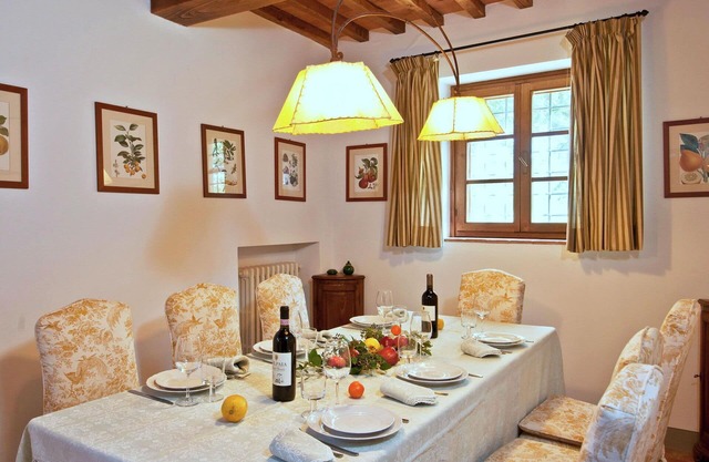 Private Villa with WIFI, private pool, TV, terrace, panoramic view, close to Greve In Chianti