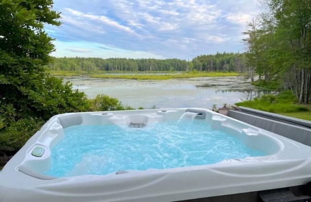 Private Waterfront, Spa Hot Tub, King bed, Yoga, Gym, Kayaks, and more.