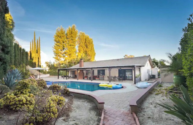 Privet Country Club House 4bed 3bath Office, WiFi, Fitness, Pool, Spa in L.A.