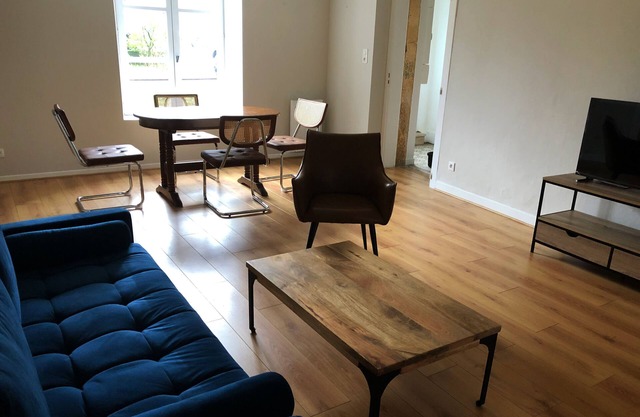 Proche du Centre Ville, Appartement de 100m2, Deux Chambres, Parking Privatif