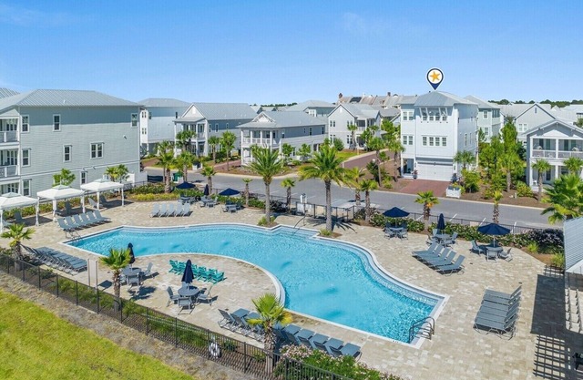 Prominence on 30A Hakuna Matata - Next to the Pool! Free Golf, Sleeps 10