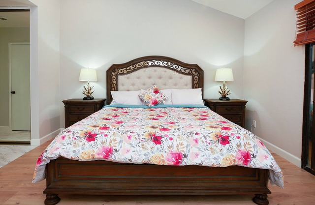 PROMO 5% WEEKLY AND 40% MONTHLY DISCOUNTnTownhouse with 3 bedrooms&2.5 bathrooms