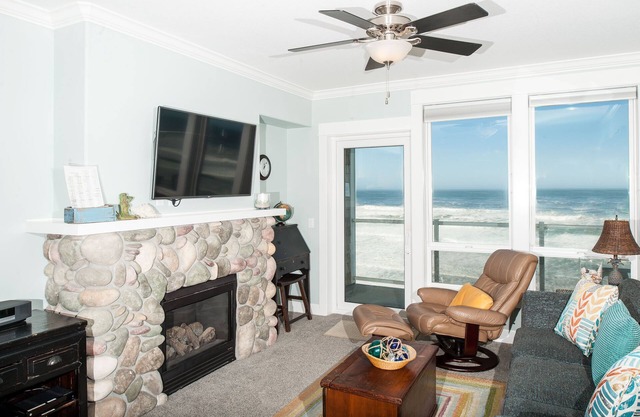 Promo! Second Floor Oceanfront Condo w/Private Hot Tub, Indoor Pool, WiFi!
