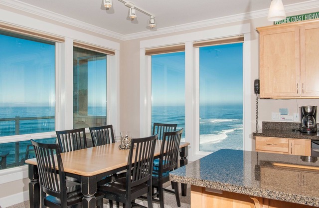 Promo! Top Floor Corner Condo, Oceanfront, Private Hot Tub, Indoor Pool, Wifi
