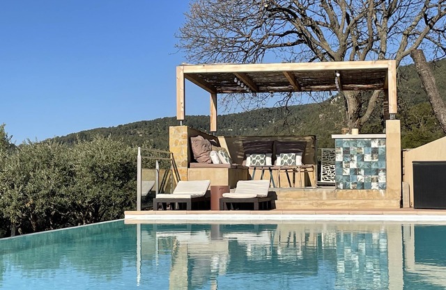 Property sea view sleeps 14