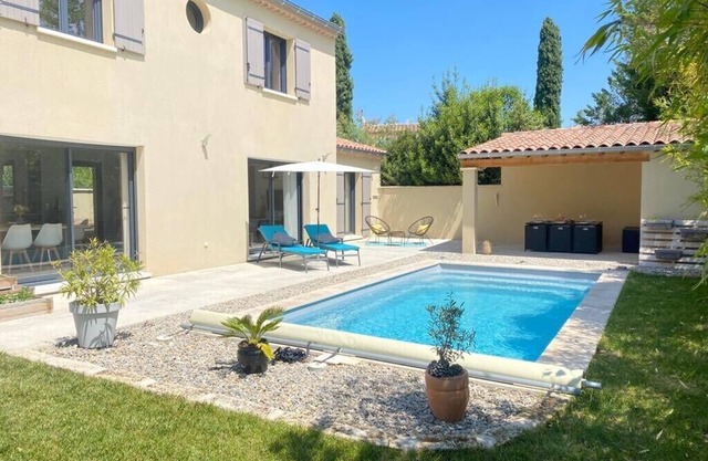 🏡 Provencal getaway: pool & comfort in the Alpilles regional park 🌞