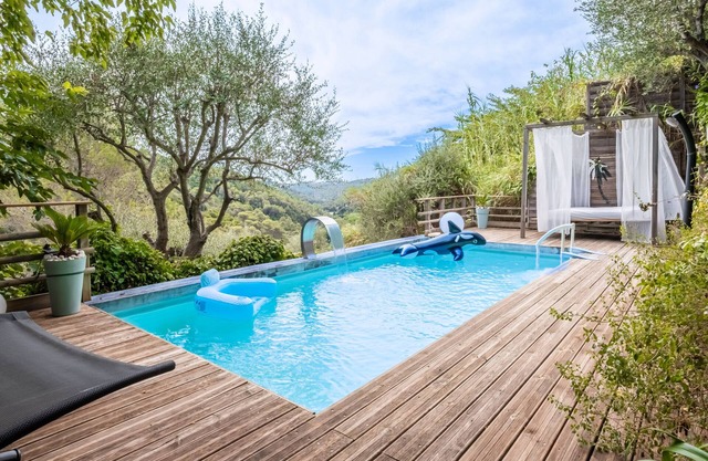 Provençal Cottage with 3 Bedrooms, Private Pool and Spa, Very Quiet and Natural
