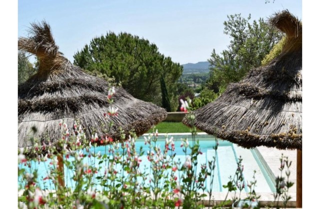 PROVENCAL COUNTRY HOUSE IN PERTUIS-LOURMAR