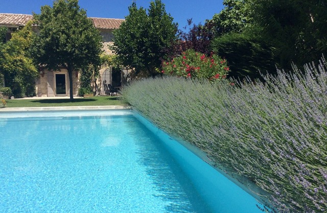 Provencal farmhouse with swimming pool, pool house and bowling green