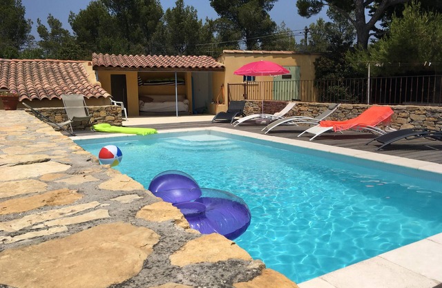 Provencal house with lots of charm and private pool on a 1,5 acres lot