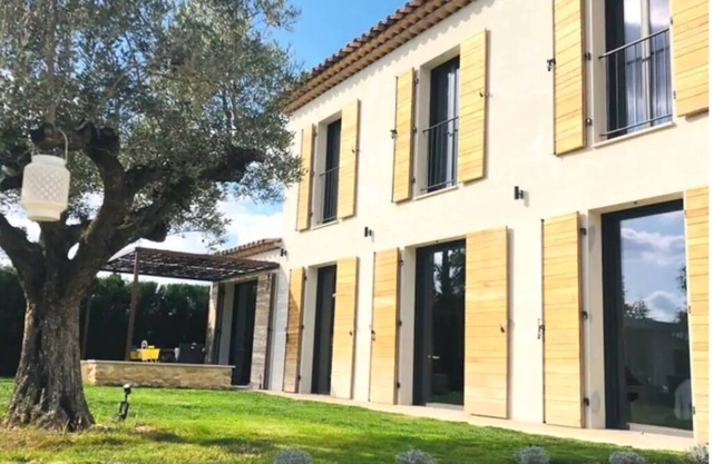 Provencal villa 10 minutes from downtown Aix-en-Provence.