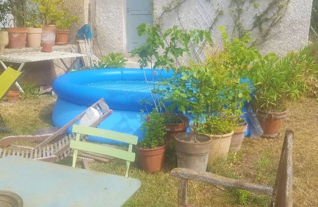 Provencal villa with large garden near Aix en Provence and Salon