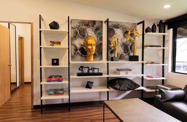 Provenza 2-Bedroom apt. with AC and WiFi half a block from Parque Lleras