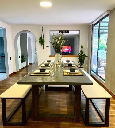 Provenza Oasis ~ Renovated Apt ~ Pvt Terrace ~ 500mbWiFi