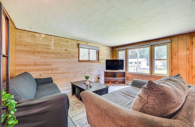 Prudenville Family Home w/Game Room & Fire Pit!