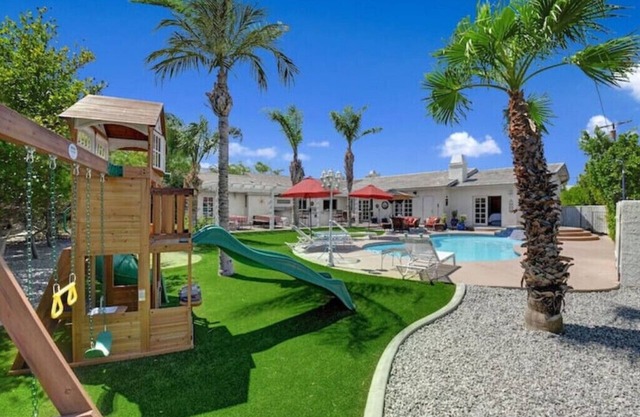 PS Casablanca, 5 bedrooms 4 baths a family oasis. Newly remodeled pool and spa
