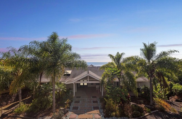 Pu'ukala Sunset Estate w/Amazing Ocean Views! by RedAwning