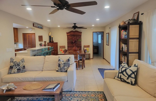 Puako Pau Hana, A Restful, Private Retreat located steps from the water!