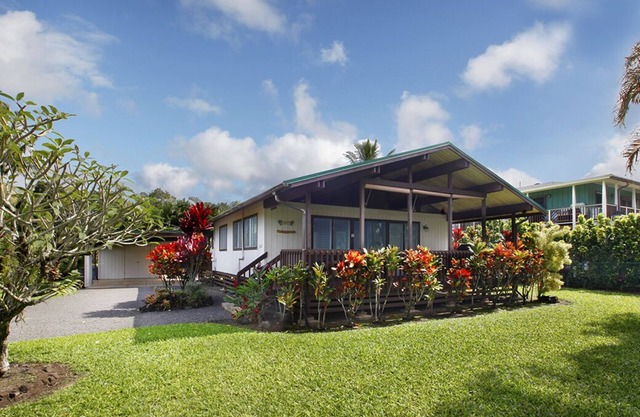 Puanani, Hawaiian for beautiful flower, family home
