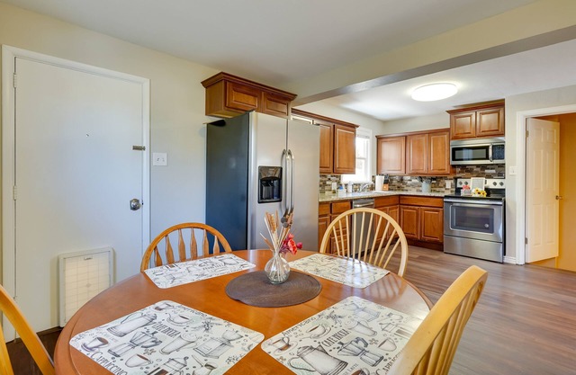 Pueblo House by Riverwalk, 2 Miles to Fairgrounds!