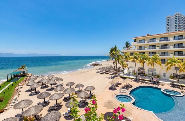 Puerto Vallarta beach resort in the hotel zone - 1 bedroom units Christmas 2025