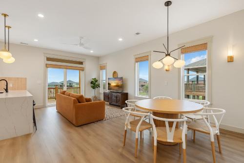 Puesta Del Sol 4BR Beach Retreat Decks Ocean Views and Outdoor Bar